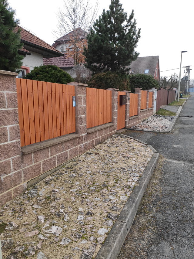 Výměna výplní v plotu